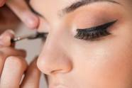 Everything You Should Know About Eyelash Glue ReviewThis